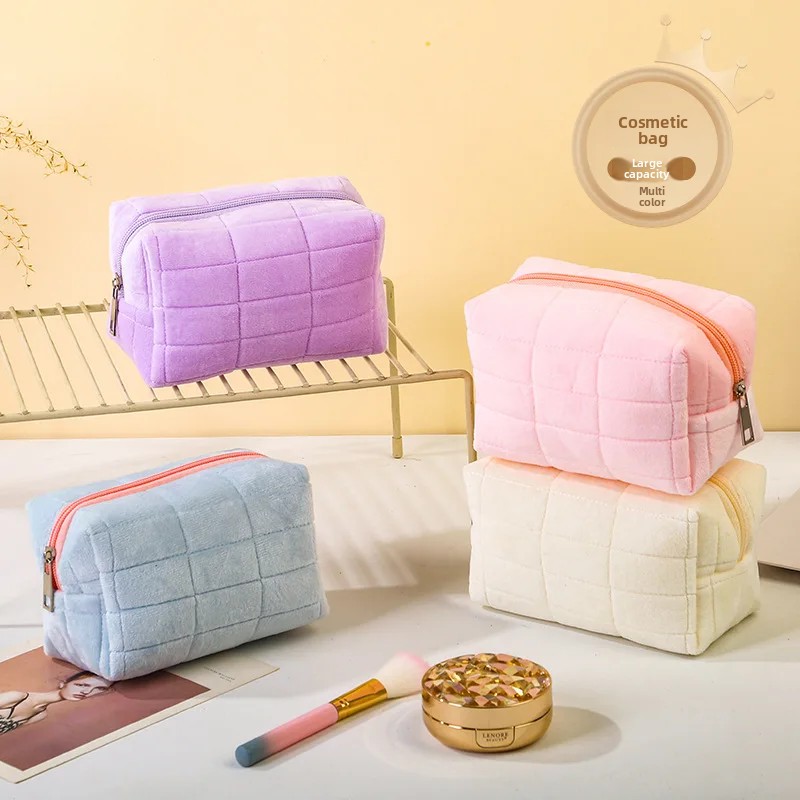 Furry Surface Cosmetic Bag Lux - đánh giá và giá Luxury Skincare Daily