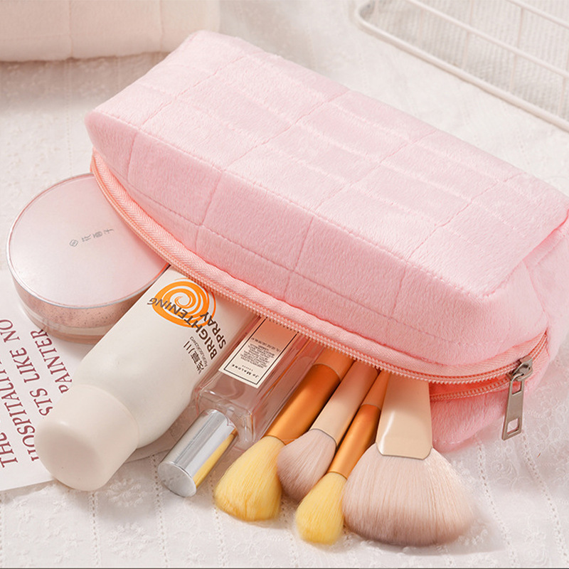 Furry Surface Cosmetic Bag Lux - đánh giá và giá Luxury Skincare Daily